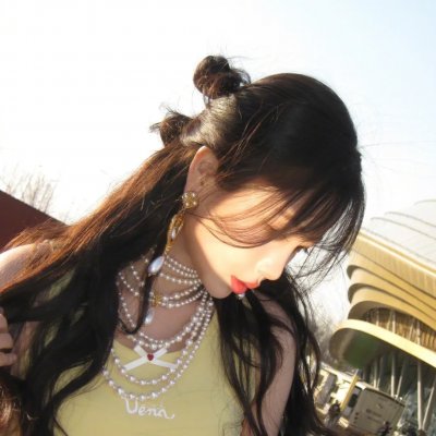 白色的女人封面